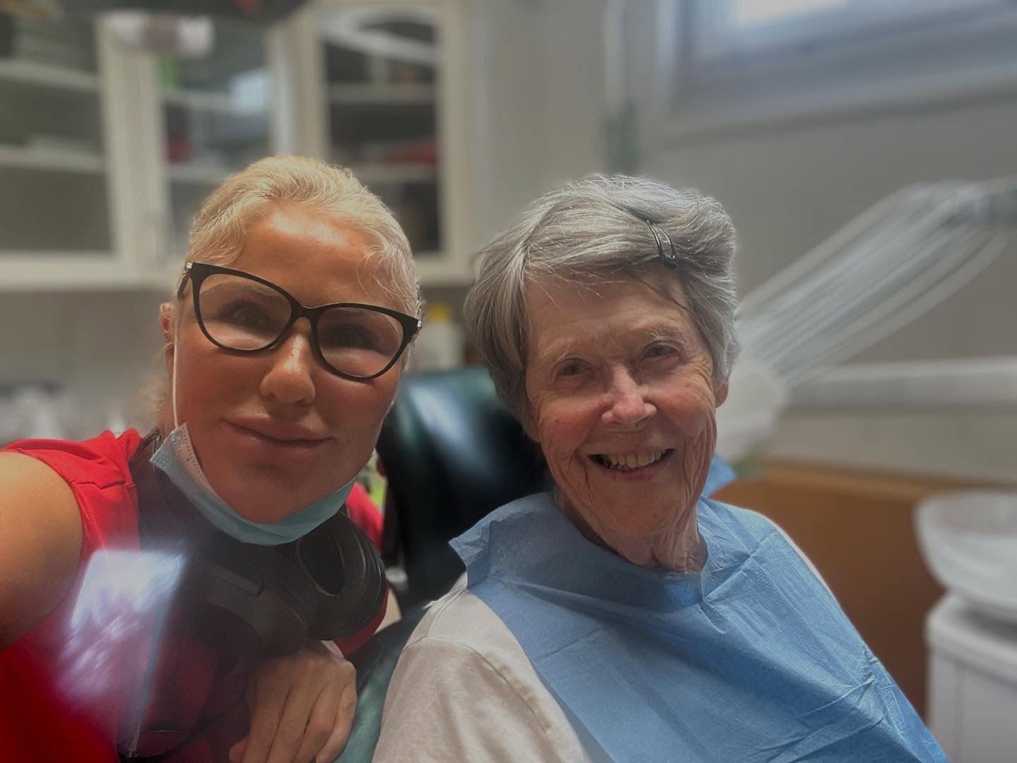Undersökning hos tandläkare Dunya Lind på D-dental